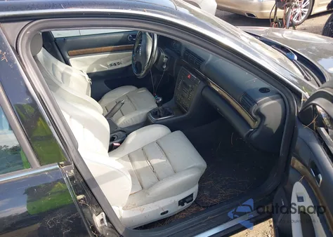 2000 Audi S4 2.7T z USA, uszkodzony, nr VIN WAUDD68D5YA088367